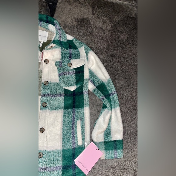 Plaid Shacket 💚 - Picture 3 of 4
